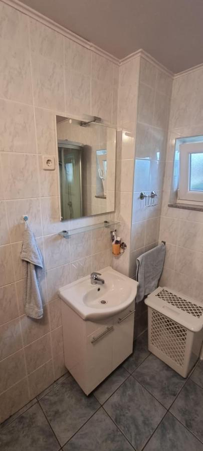 Appartement Kod Slaveka à Kostanjevac Extérieur photo