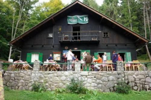Appartement Kod Slaveka à Kostanjevac Extérieur photo